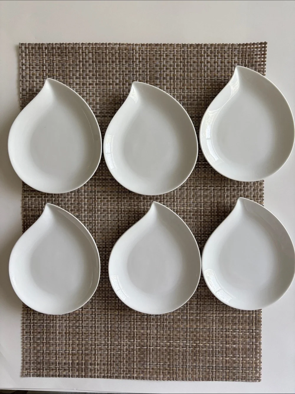 Crate and Barrel Water Tear Drop White Appetizer Dessert Plates Set of 6